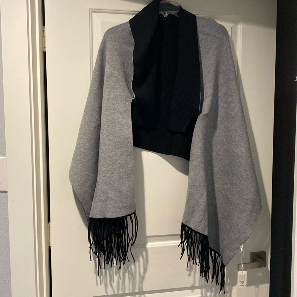 NWT REVERSIBLE shawl w/fringes at bottom & armholes to give more sturdy balance - Picture 2 of 8